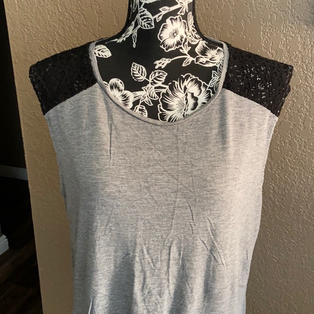 NWOT Old Navy muscle tee